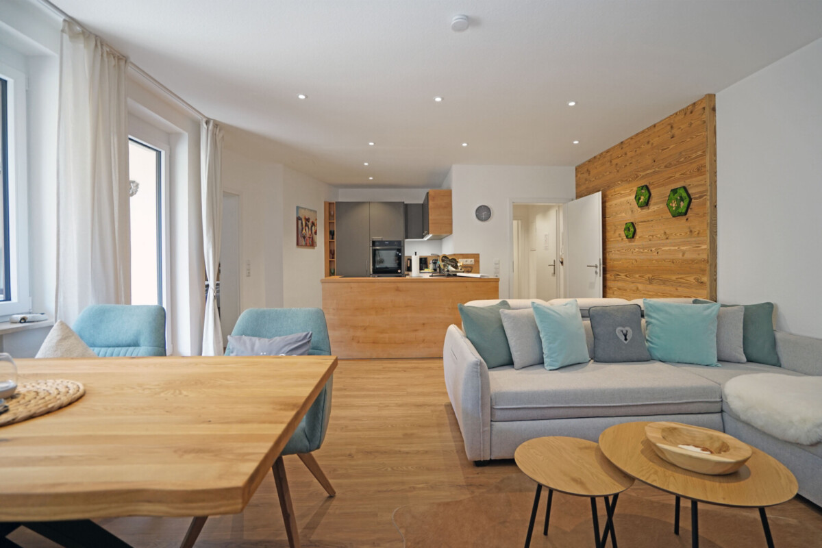 Renovierung mit massgefertigten hochwertigen Vollholz-Möbeln der Schreinerei Tobias Felgner