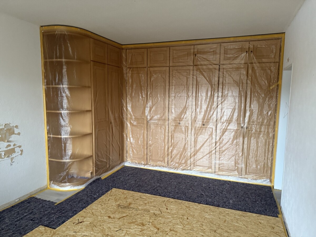 Schlafzimmer vor Renovierung