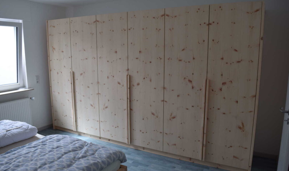 Kleiderschrank von der Schreinerei Felgner
